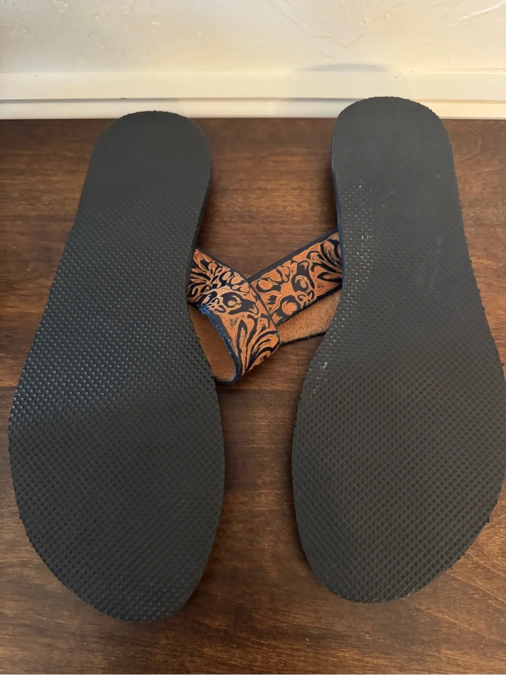 Women’s Handmade Black Leather Toe-Loop Sandals size 8